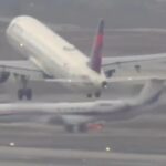 Near-miss between 2 planes at LAX caught on video